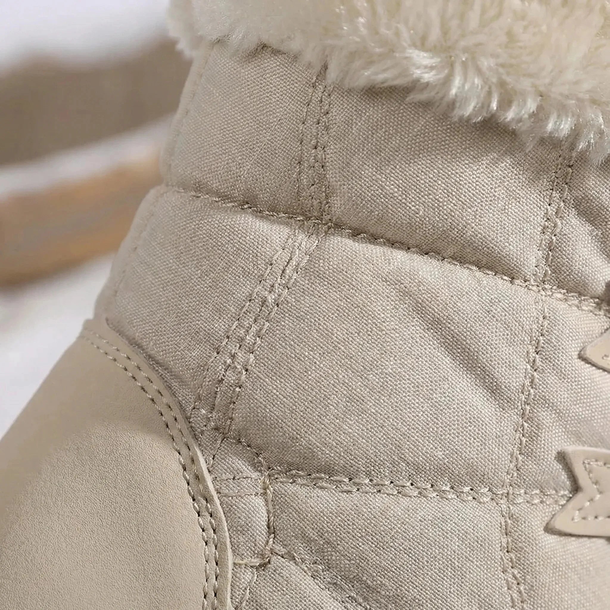 Women's Fur-Cuffed Winter Snow Boots Lace-Up Mid-Calf Warm Lined Lug Sole