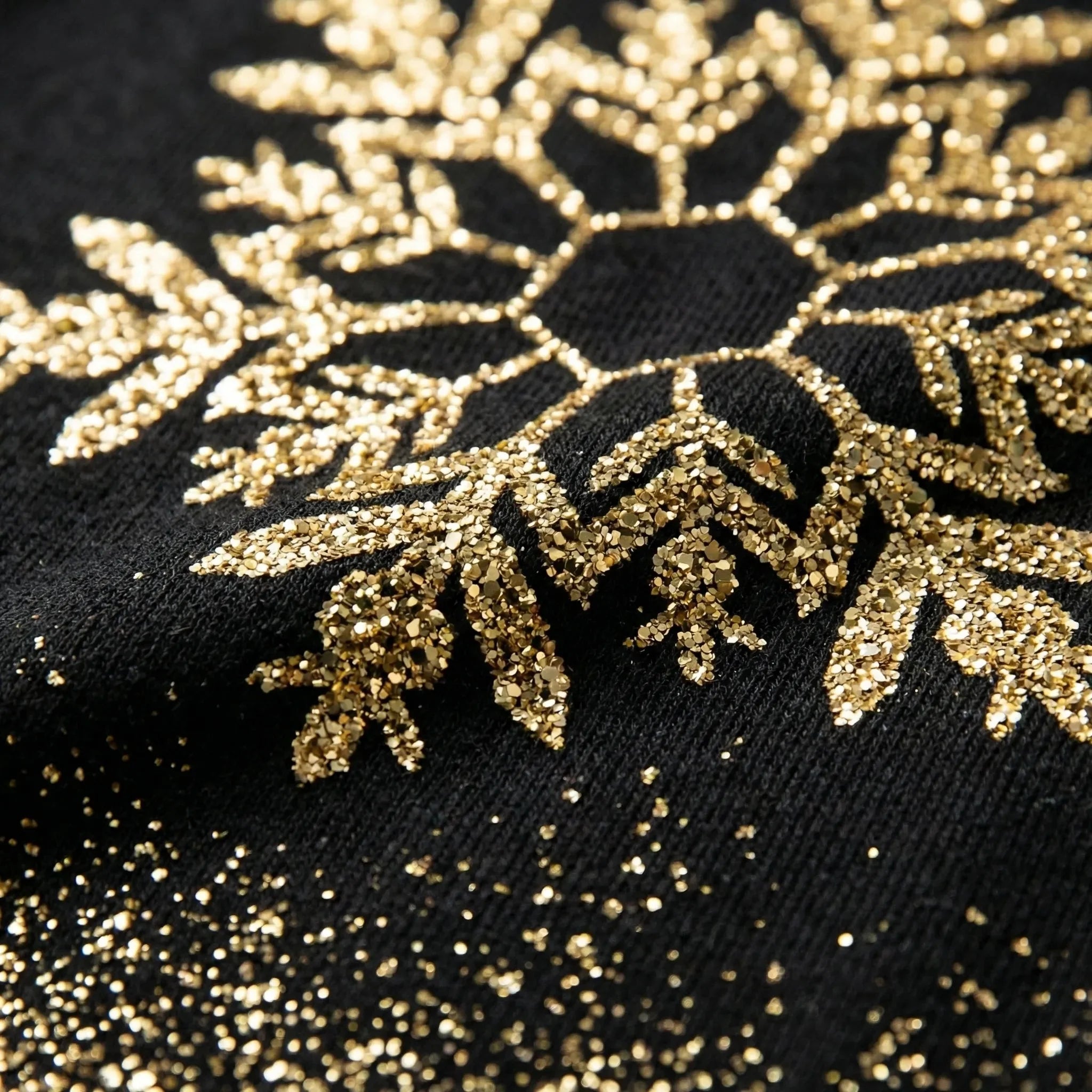 Cozy Black Christmas Sweatshirt for Women with Crew Neck Long Sleeve Snowflake Print Festive Style