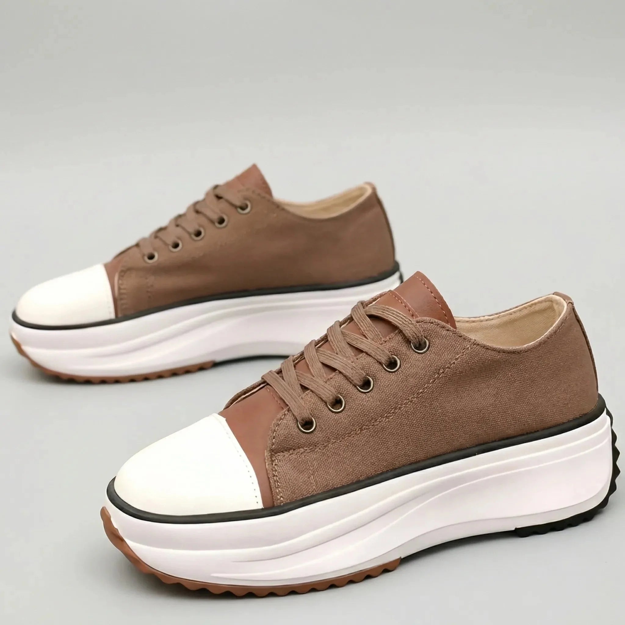 Stylish Platform Sneakers for Women with Round Toe Lace Up Canvas Cap Toe Flatform Style