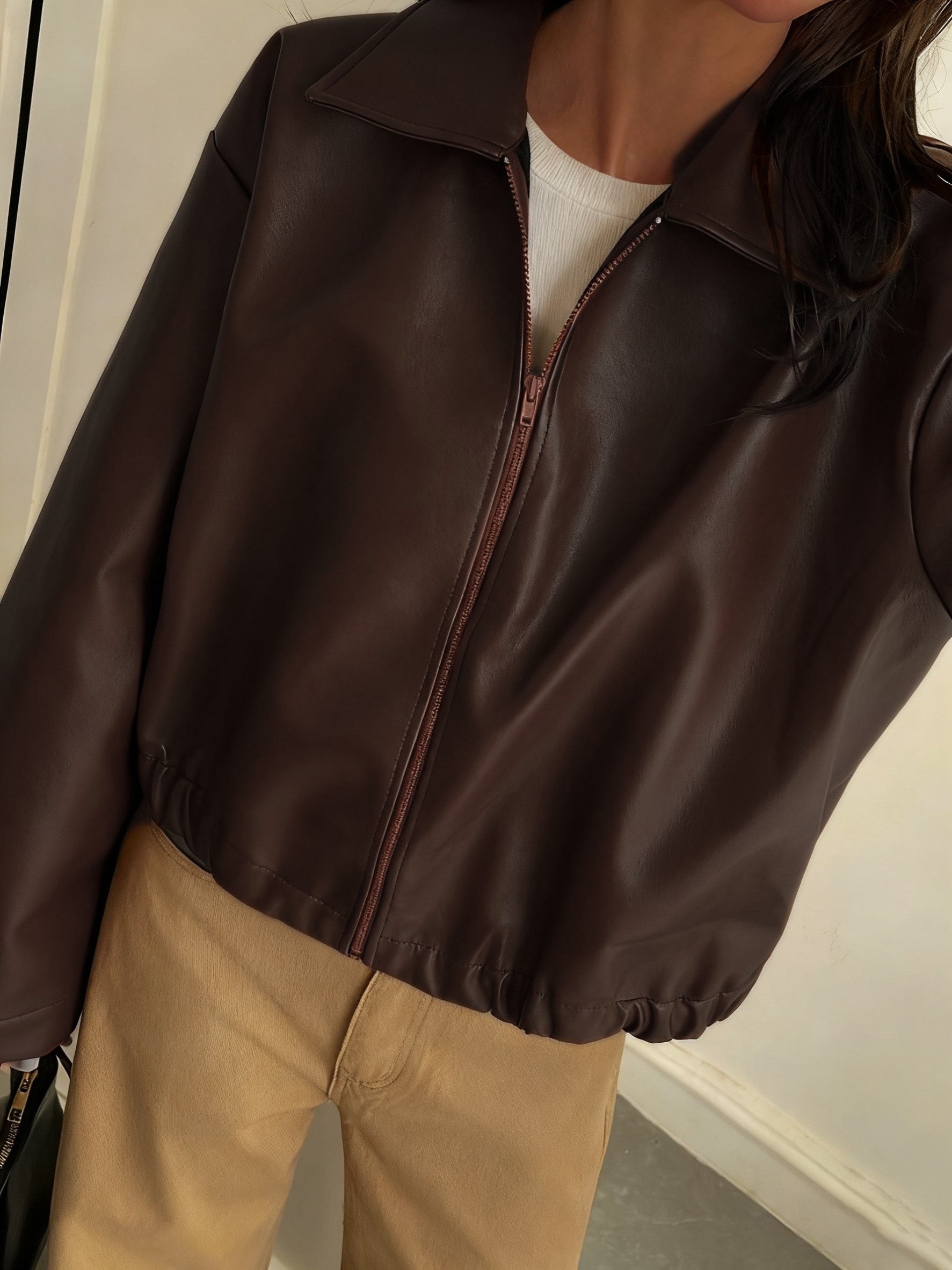 Elegant Brown Leather Jacket for Women with Collar Zip Front Cropped Style