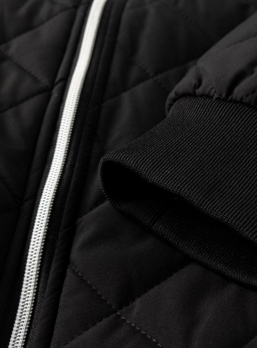 Cozy Black Diamond Quilted Bomber Jacket for Men with Stand Collar Long Sleeve Fleece Lined Full Zip Style